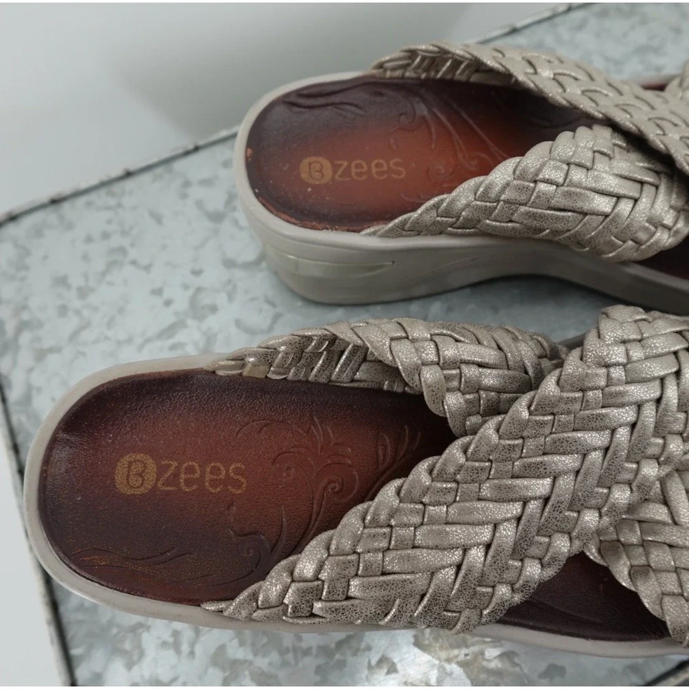 Bzees Womens Metallic Champagne Woven Wedge Sandals Cross Strap Slide Shoes 10in